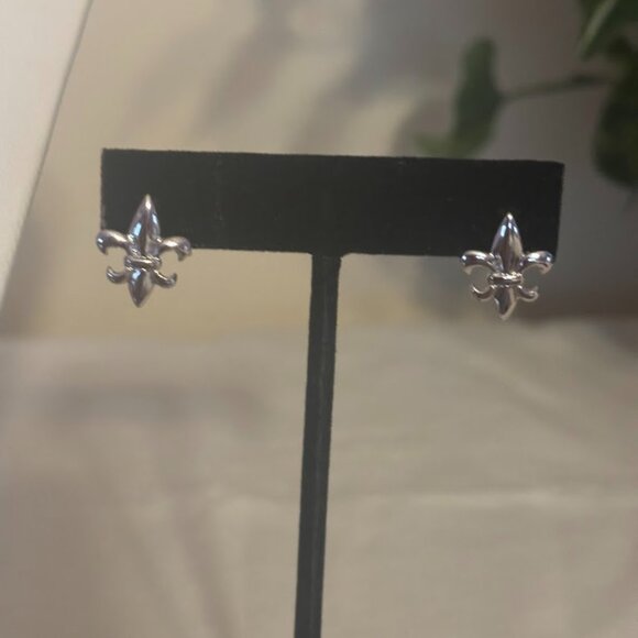 New Orleans Fleur-de-Lis Sterling Silver Necklace (22") and Earrings set! - Picture 3 of 16